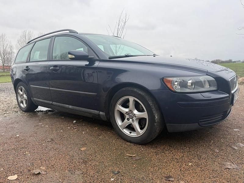 Begagnad 2005 Volvo V50 Kombi | 39 000 kr (Lite dyr) - Bild 1/4
