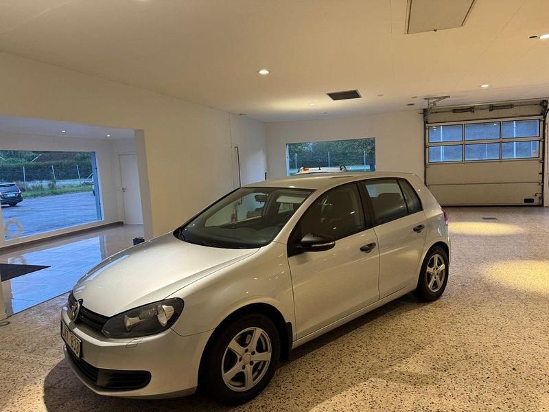 Silver Begagnad 2008 VW Golf VI Halvkombi | 39 900 kr (Marknadspris) - Bild 1/4