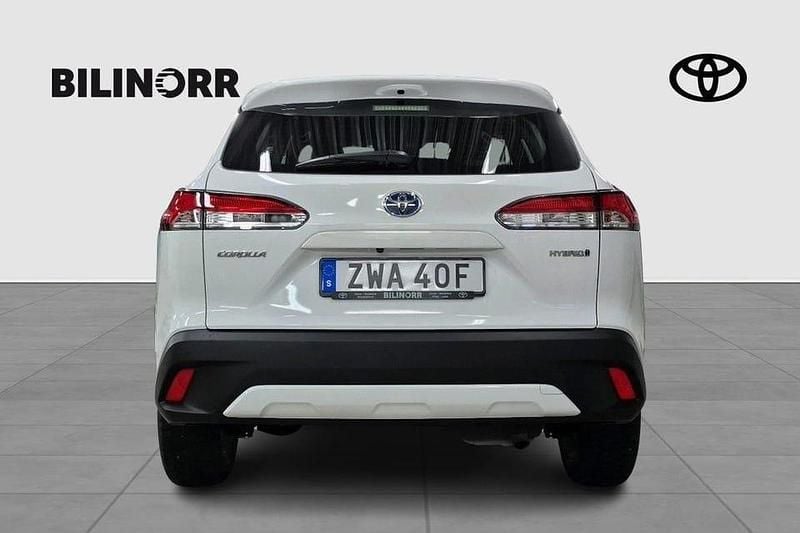 Begagnad Toyota Corolla Cross Active 141 HK (103 kW) 2023 Vit SUV