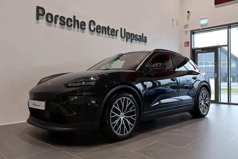 Svart Ny 2025 Porsche Macan SUV | 1 244 900 kr (Marknadspris) - Bild 1/4