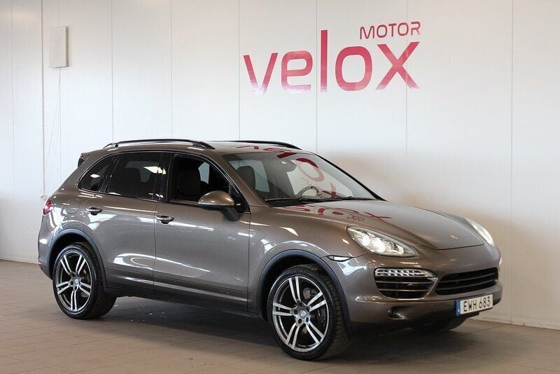 Mörkgrå (grå) Begagnad 2010 Porsche Cayenne S SUV | 199 900 kr (Dyr) - Bild 1/4