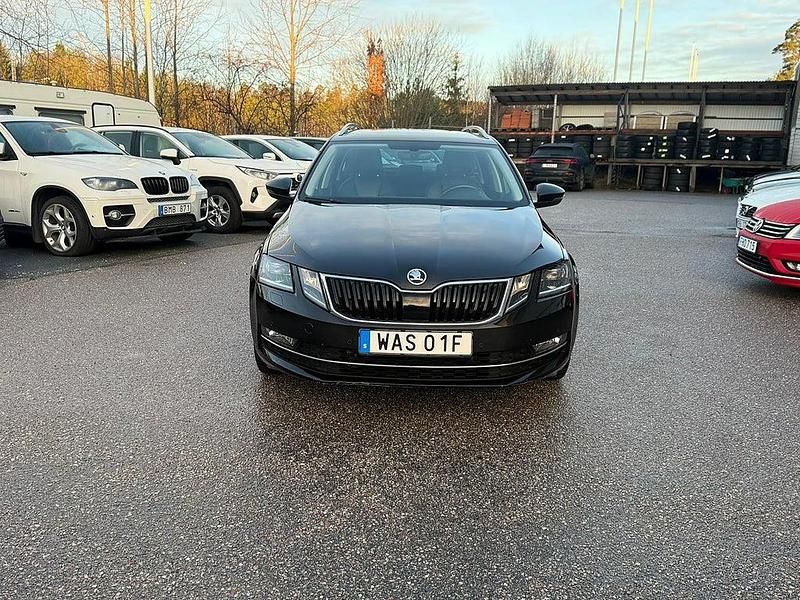 Svart Begagnad 2019 Skoda Octavia G-TEC Style Kombi | 139 900 kr (Marknadspris) - Bild 1/4