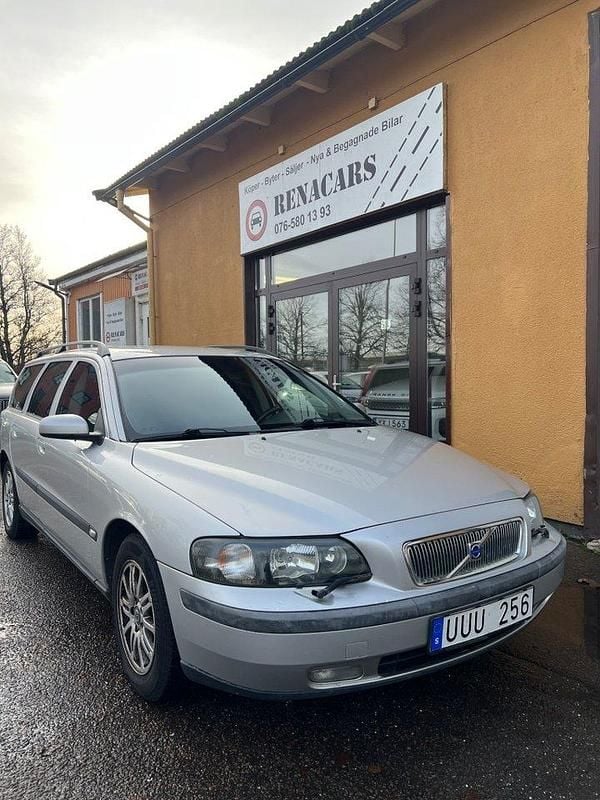 Ljusgrå Begagnad 2004 Volvo V70 Business Edition Kombi | 44 900 kr (Marknadspris) - Bild 1/4