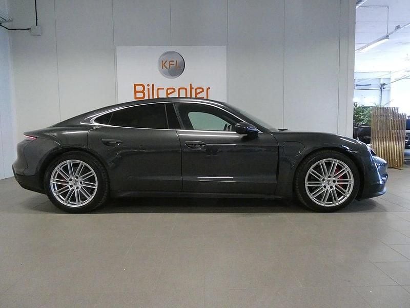 Begagnad Porsche Taycan 4S 400 kW (544 HK) 2022 Grå Sedan