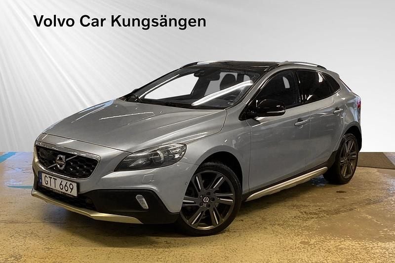 Silver Begagnad 2016 Volvo V40 CC Kombi | 189 800 kr - Bild 1/4