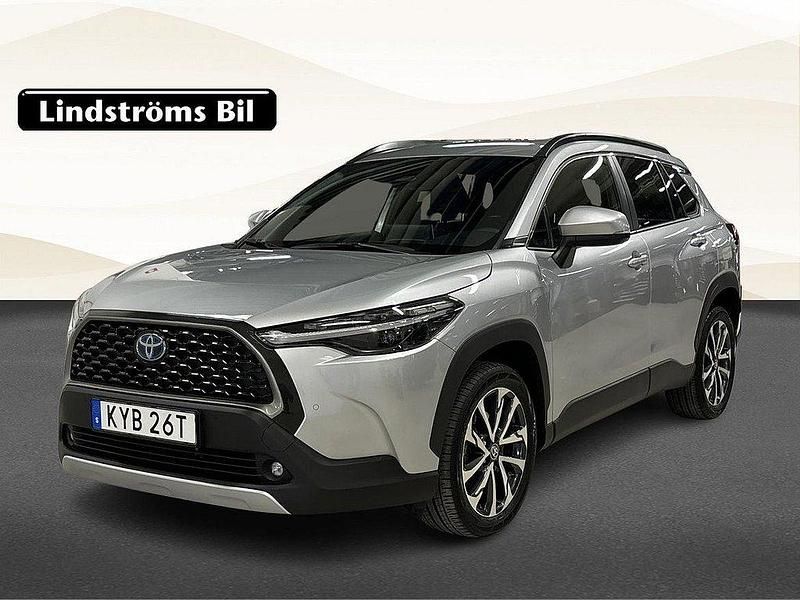 Silver Begagnad 2023 Toyota Corolla Cross Style SUV | 369 900 kr (Marknadspris) - Bild 1/3