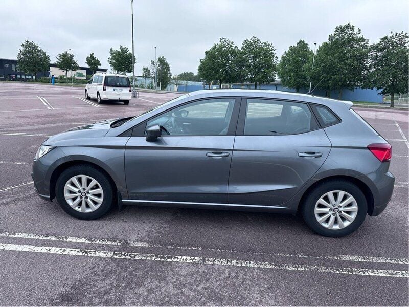 Grå Begagnad 2018 Seat Ibiza Style Halvkombi | 95 000 kr (Bra pris) - Bild 1/4