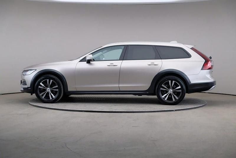 Begagnad Volvo V90 CC Core 197 HK (144 kW) 2022 Ljusgrå Kombi