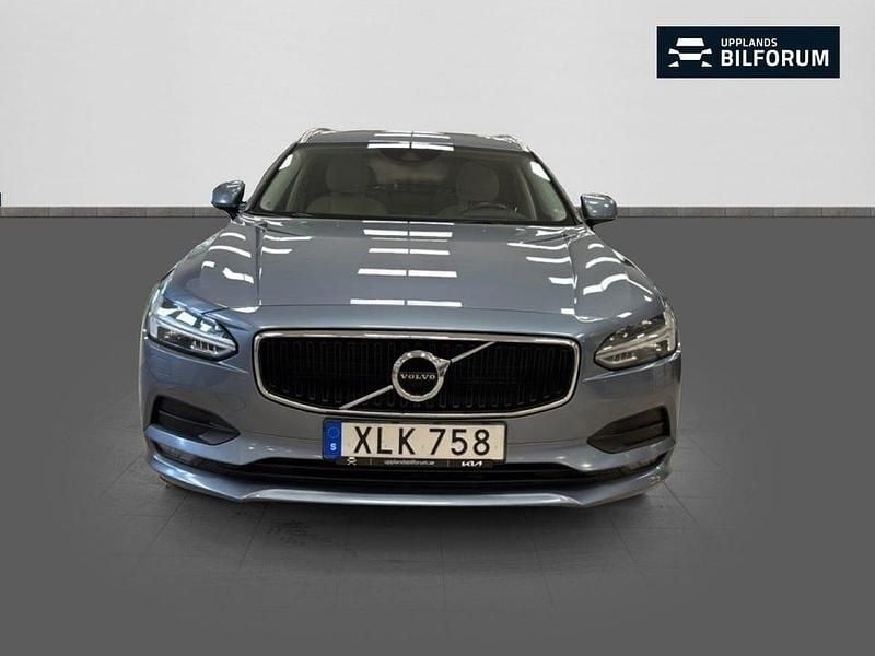 Begagnad Volvo V90 Momentum 190 HK (139 kW) 2017 Blå Kombi