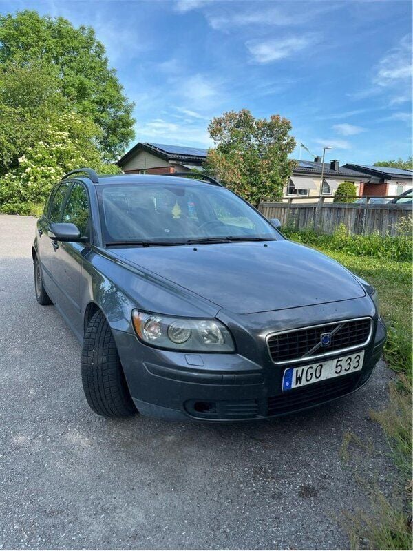 Grå Begagnad 2005 Volvo V50 Kinetic Kombi | 12 000 kr (Bra pris) - Bild 1/4