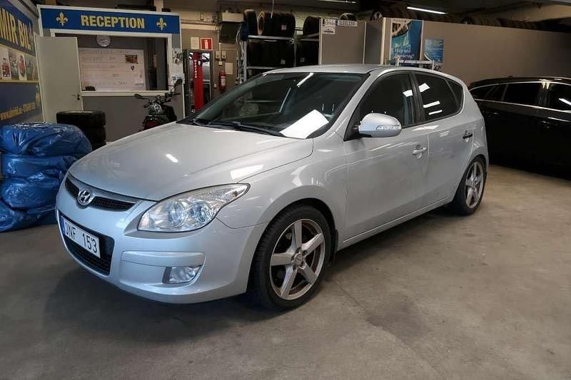 Silver Begagnad 2008 Hyundai i30 Halvkombi | 39 500 kr (Marknadspris) - Bild 1/3