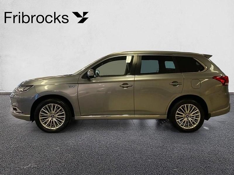 Begagnad Mitsubishi Outlander 224 HK (164 kW) 2019 Grå SUV