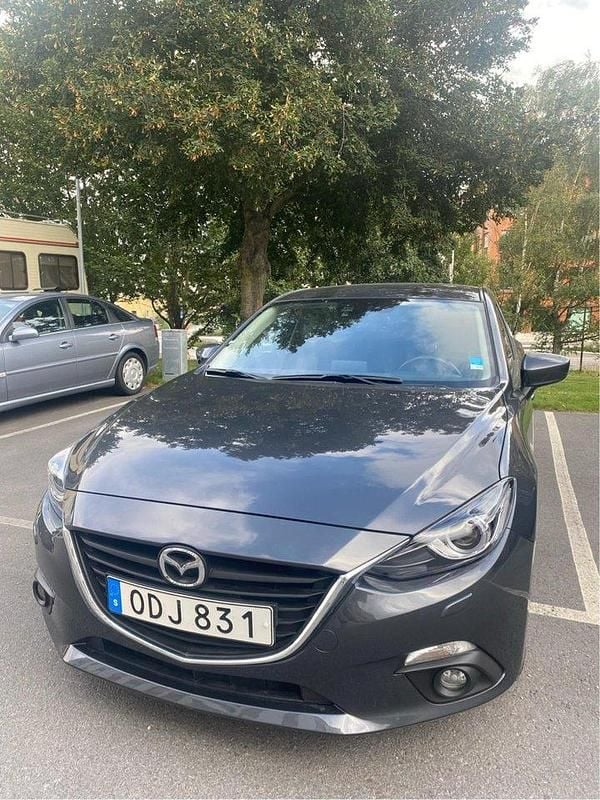 Grå Begagnad 2016 Mazda 3 Inclusive Halvkombi | 146 000 kr (Bra pris) - Bild 1/4