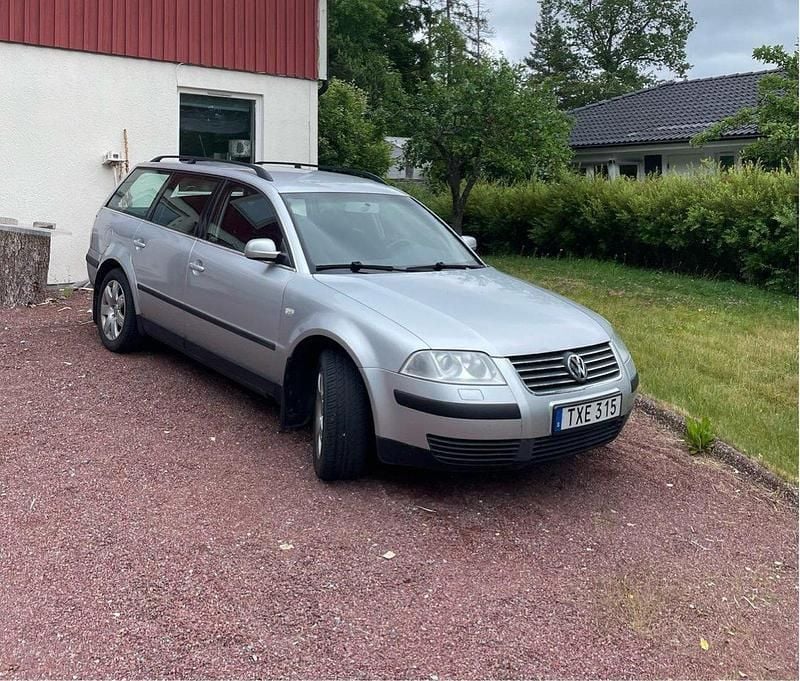 Silver Begagnad 2003 VW Passat Trendline Kombi | 20 000 kr (Marknadspris) - Bild 1/4