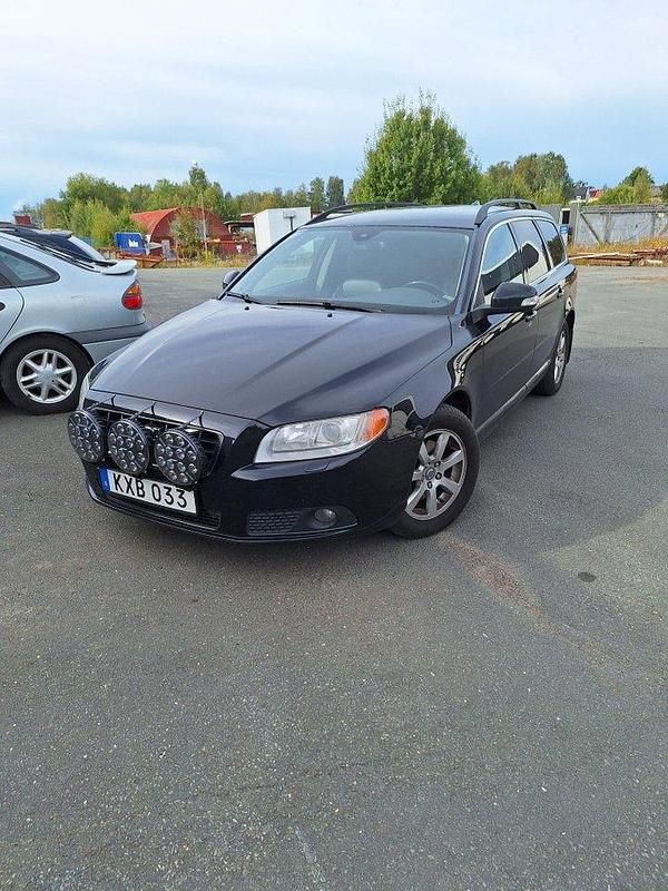 Svart Begagnad 2011 Volvo V70 Momentum Kombi | 52 000 kr (Marknadspris) - Bild 1/3