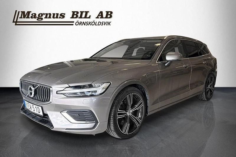 Grå Begagnad 2022 Volvo V60 Inscription Kombi | 309 900 kr (Marknadspris) - Bild 1/4