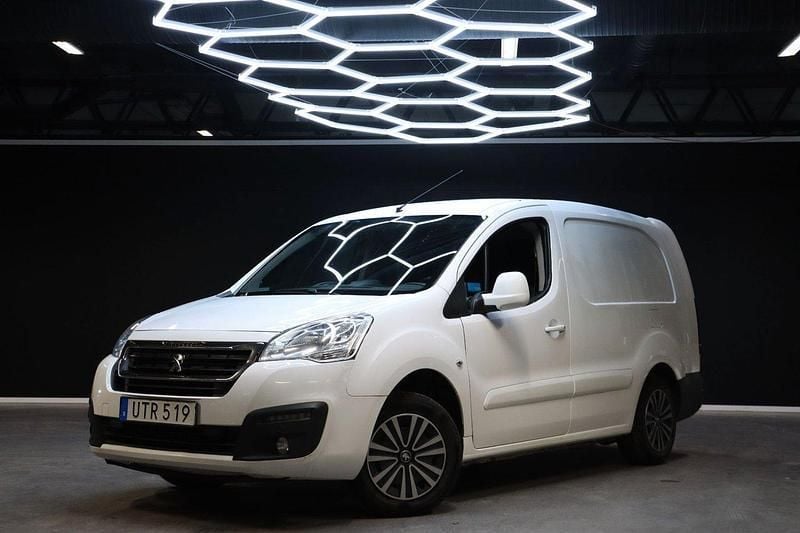 Vit Begagnad 2018 Peugeot Partner Minibuss | 79 900 kr (Bra pris) - Bild 1/4