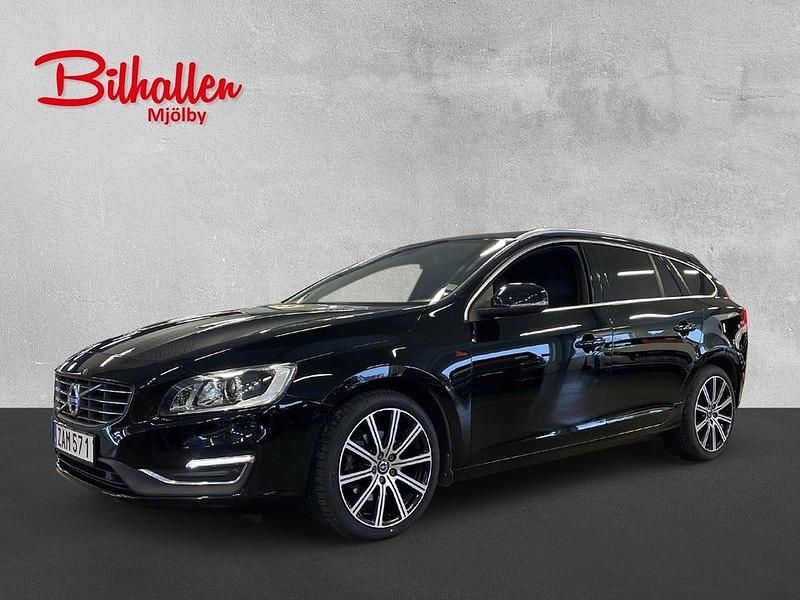 Svart Begagnad 2017 Volvo V60 Summum Kombi | 212 000 kr (Marknadspris) - Bild 1/4