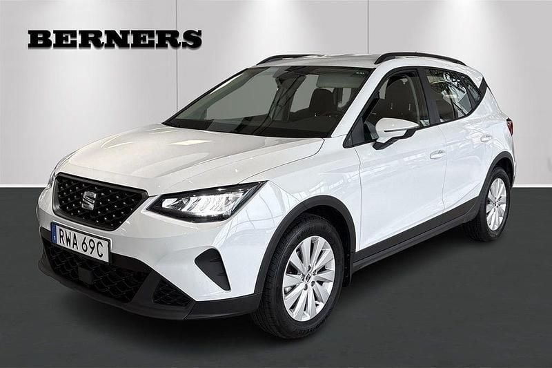 Vit Begagnad 2024 Seat Arona Style Plus SUV | 204 700 kr (Marknadspris) - Bild 1/4