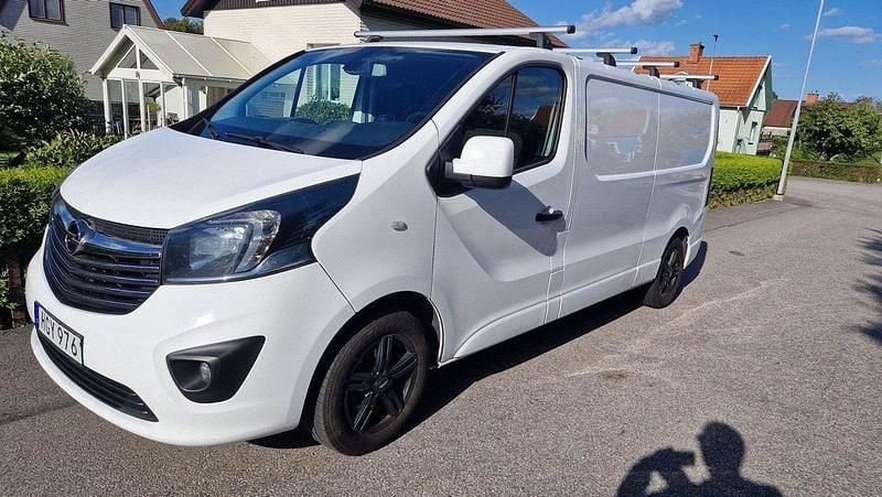 Vit Begagnad 2016 Opel Vivaro Van | 96 000 kr (Marknadspris) - Bild 1/4