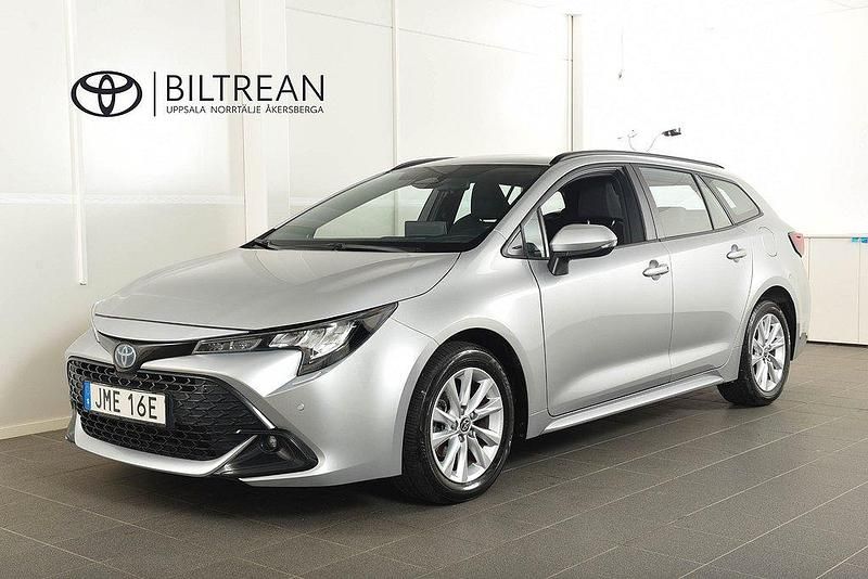 Silver Begagnad 2023 Toyota Corolla Active Kombi | 269 900 kr (Marknadspris) - Bild 1/4