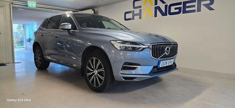 Ljusblå (blå) Begagnad 2018 Volvo XC60 Inscription SUV | 324 900 kr (Superpris) - Bild 1/4