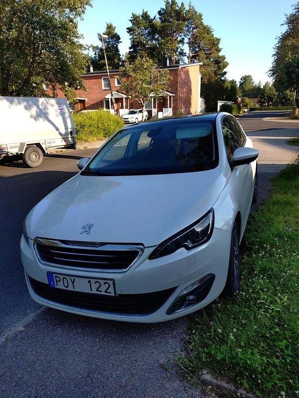 Vit Begagnad 2013 Peugeot 308 Allure Halvkombi | 50 000 kr (Bra pris) - Bild 1/4