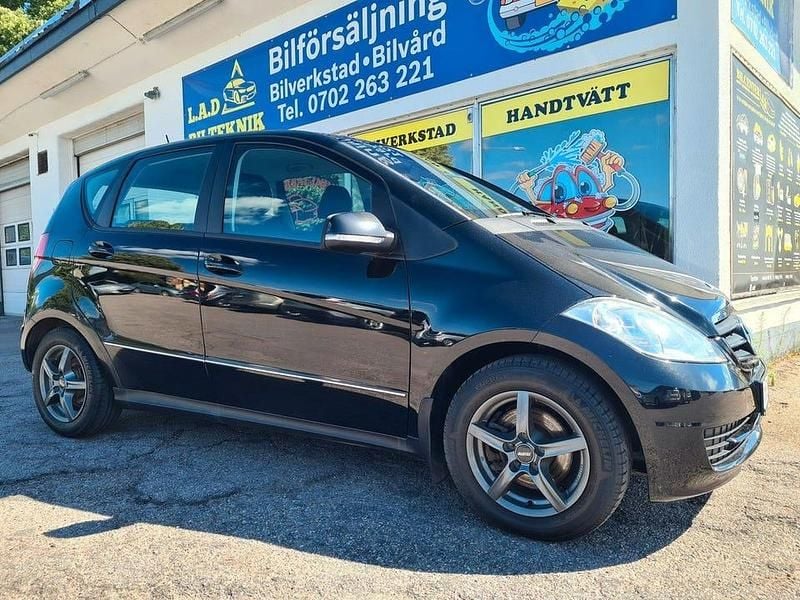 Svart Begagnad 2010 Mercedes A180 Classic Halvkombi | 54 900 kr (Lite dyr) - Bild 1/4