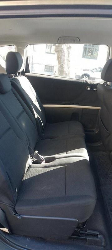 Grå Begagnad 2004 Toyota Corolla Verso Minibuss | 32 000 kr (Marknadspris) - Bild 1/4