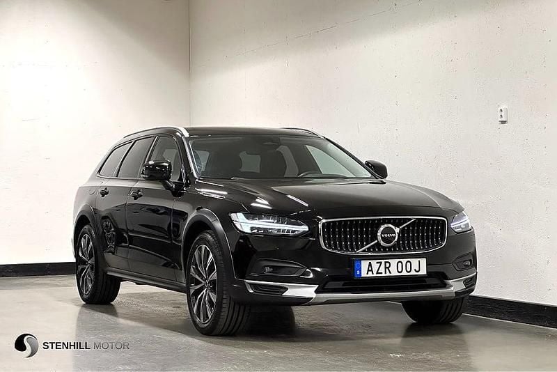 Svart Begagnad 2022 Volvo V90 CC Inscription Kombi | 398 750 kr (Marknadspris) - Bild 1/4