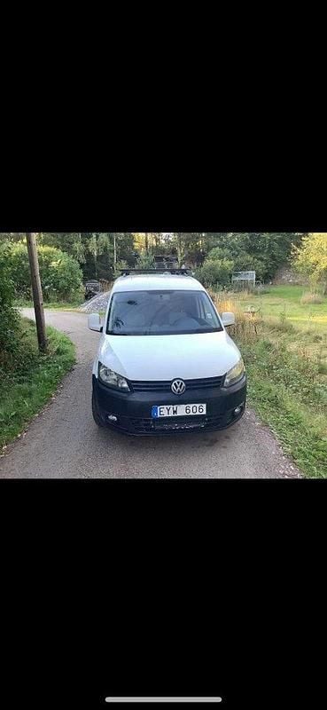Vit Begagnad 2012 VW Caddy Life Minibuss | 86 000 kr (Marknadspris) - Bild 1/4