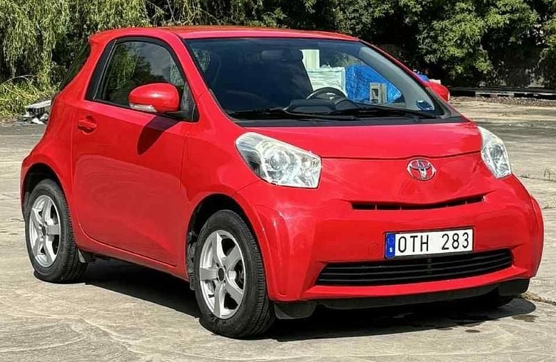 Röd Begagnad 2010 Toyota iQ Halvkombi | 37 000 kr (Marknadspris) - Bild 1/4