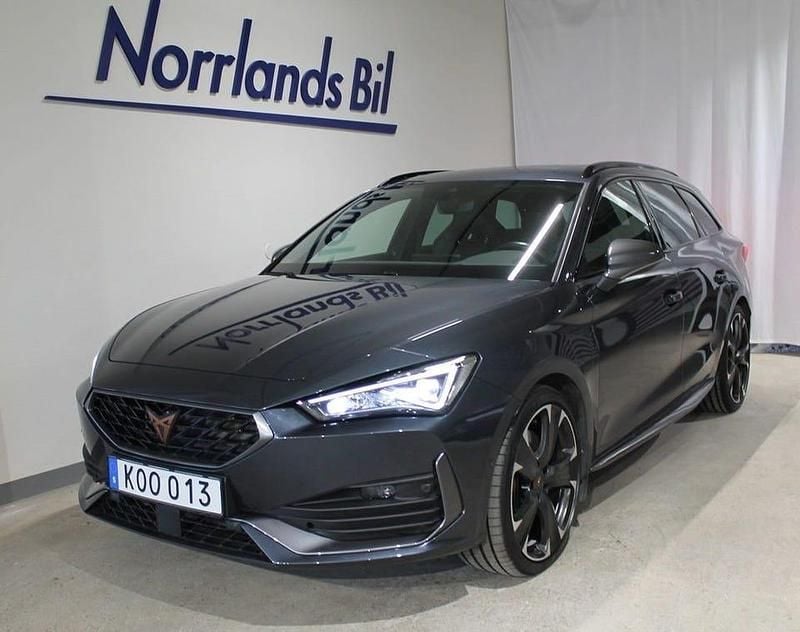 Magnetic tech metall Begagnad 2022 Cupra Leon Kombi | 279 900 kr (Marknadspris) - Bild 1/4