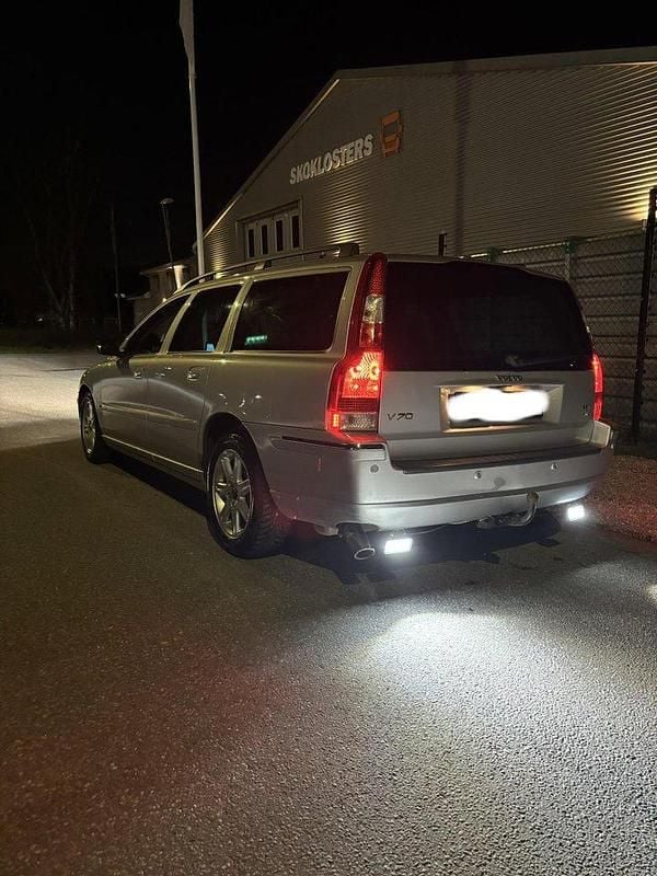 Grå Begagnad 2005 Volvo V70 Summum Kombi | 25 000 kr (Bra pris) - Bild 1/4