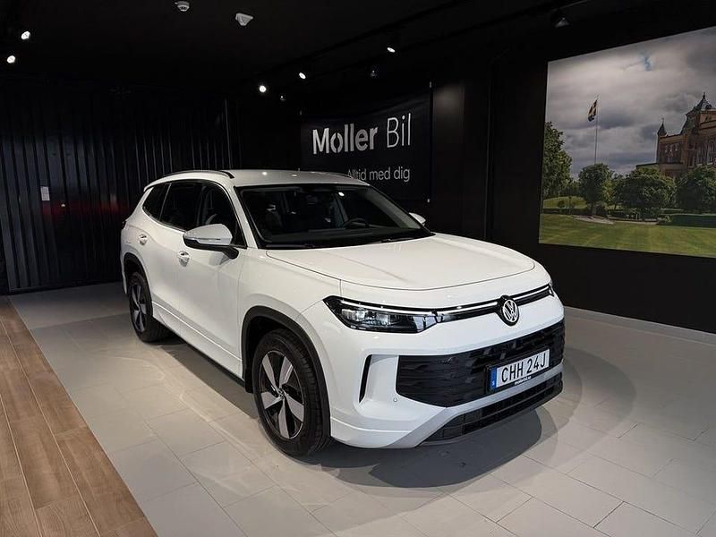 Pure white Ny 2025 VW Tayron SUV | 539 900 kr (Marknadspris) - Bild 1/4