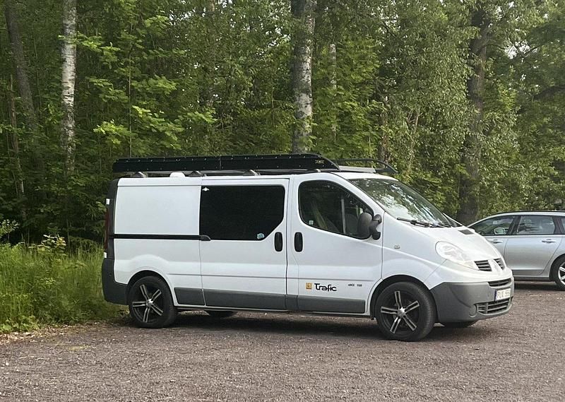 Vit Begagnad 2014 Renault Trafic Van | 130 000 kr (Marknadspris) - Bild 1/4