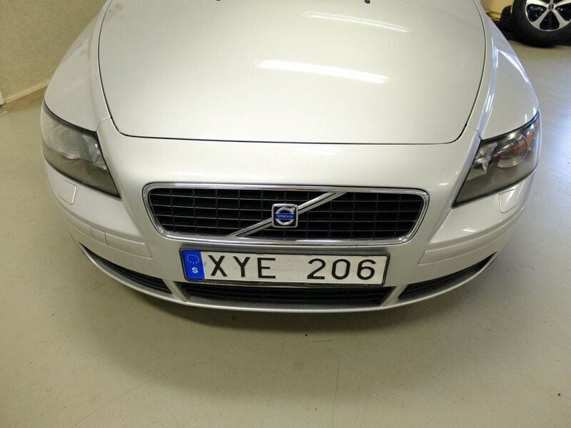Begagnad Volvo S40 Kinetic 109 HK (80 kW) 2006 Ljusgrå Sedan