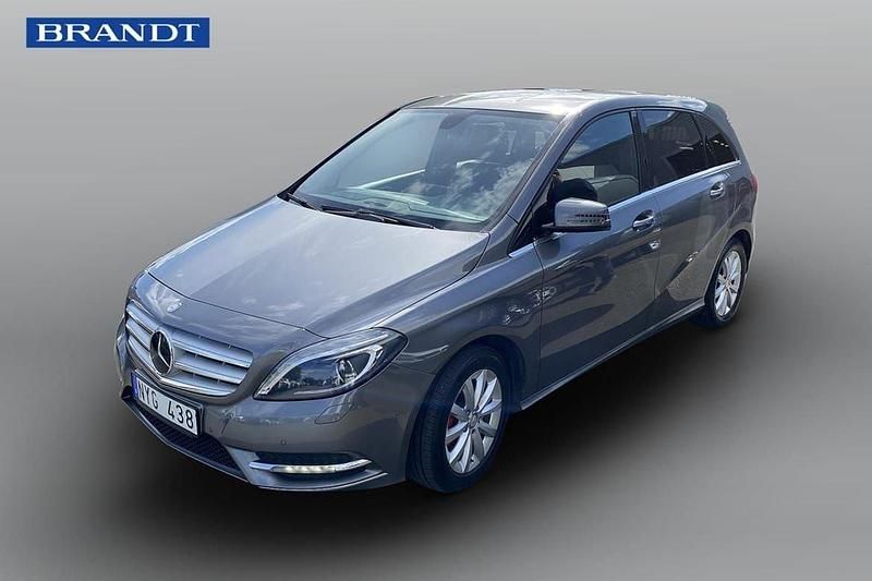 Mörkgrå (grå) Begagnad 2014 Mercedes B200 Minibuss | 99 900 kr (Bra pris) - Bild 1/4