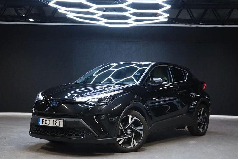 Svart Begagnad 2023 Toyota C-HR Edition SUV | 289 900 kr (Marknadspris) - Bild 1/4
