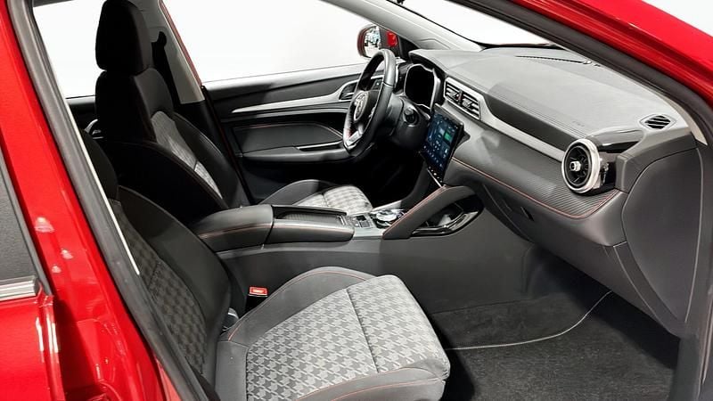 Begagnad MG ZS Comfort 114 kW (156 HK) 2022 Röd (red) Halvkombi