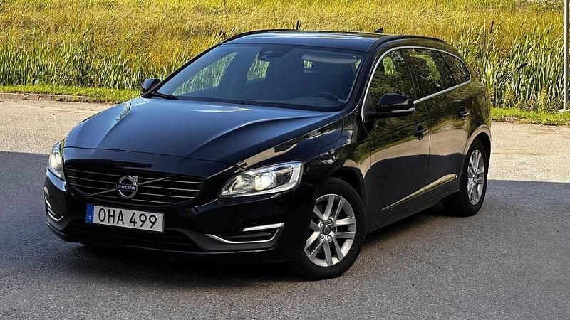 Svart Begagnad 2017 Volvo V60 Momentum Kombi | 119 900 kr (Bra pris) - Bild 1/4