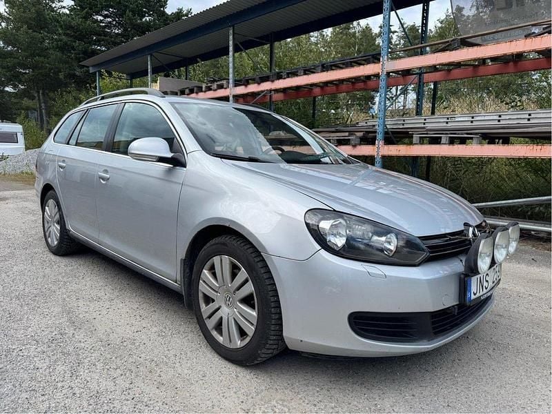 Silver Begagnad 2010 VW Golf VI Kombi | 10 000 kr (Superpris) - Bild 1/4