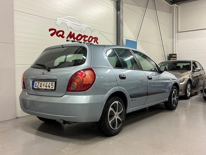 Begagnad Nissan Almera 98 HK (72 kW) 2005 Blå Halvkombi