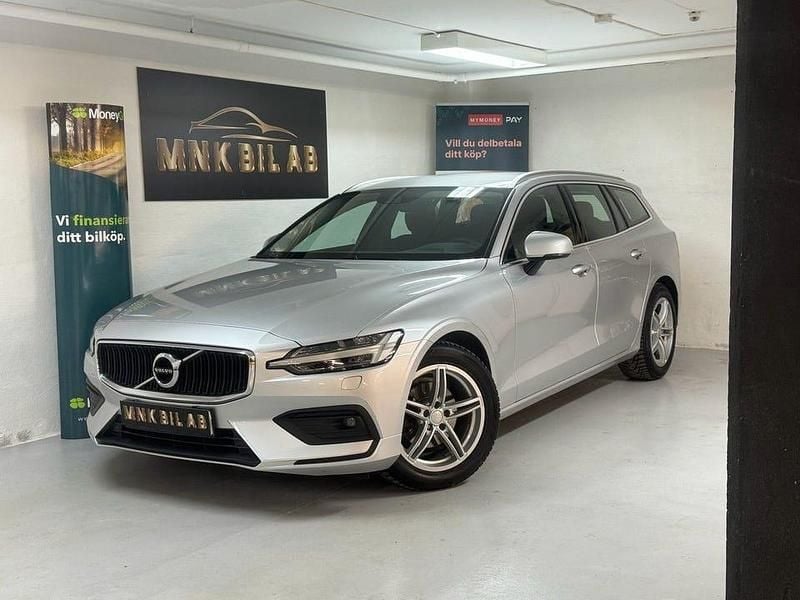 Silver Begagnad 2021 Volvo V60 Momentum Kombi | 284 900 kr (Bra pris) - Bild 1/4