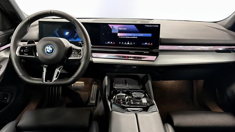 Begagnad BMW 530e Shadowline 299 HK (219 kW) 2025 Kombi