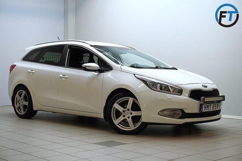 Vit Begagnad 2014 Kia Ceed Kombi | 55 900 kr (Marknadspris) - Bild 1/4