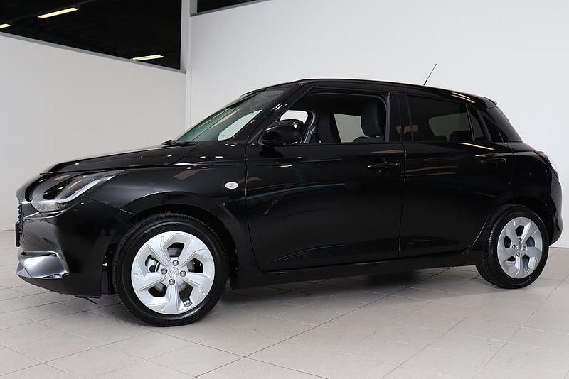 Ny Suzuki Swift 2026 Svart Halvkombi