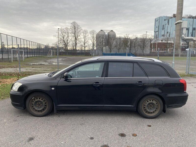 Svart Begagnad 2005 Toyota Avensis Kombi | 16 000 kr (Superpris) - Bild 1/4