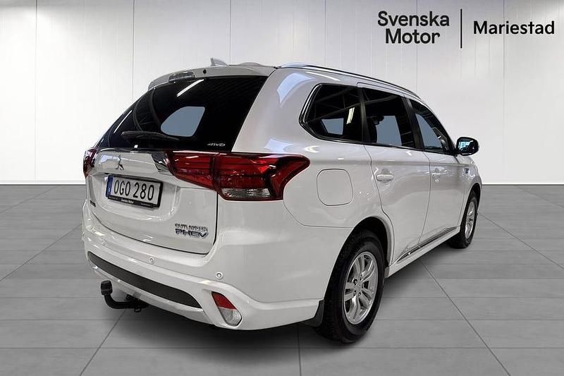 Begagnad Mitsubishi Outlander 205 HK (150 kW) 2016 Vit SUV
