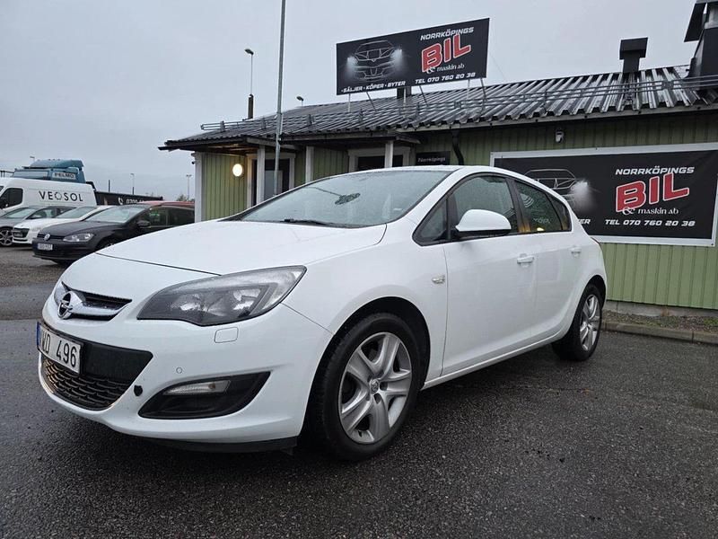 Vit Begagnad 2012 Opel Astra Enjoy Halvkombi | 59 900 kr (Marknadspris) - Bild 1/4
